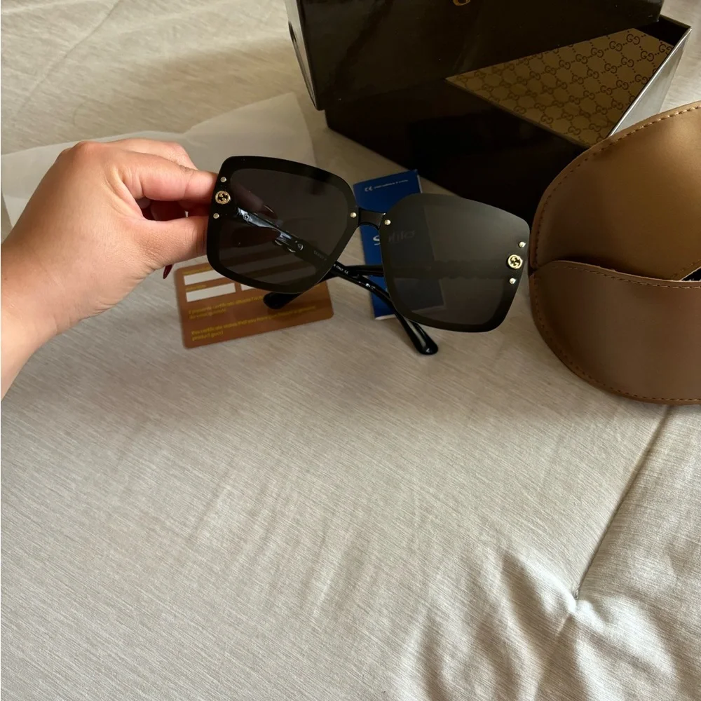 Gucci Black Sunglasses - Picture 6 of 6